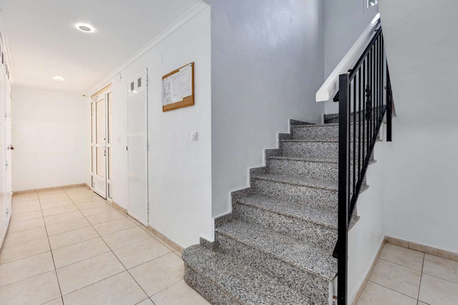 2-BEDROOM APARTMENT WITH SEA VIEWS IN NUEVA TORREVIEJA