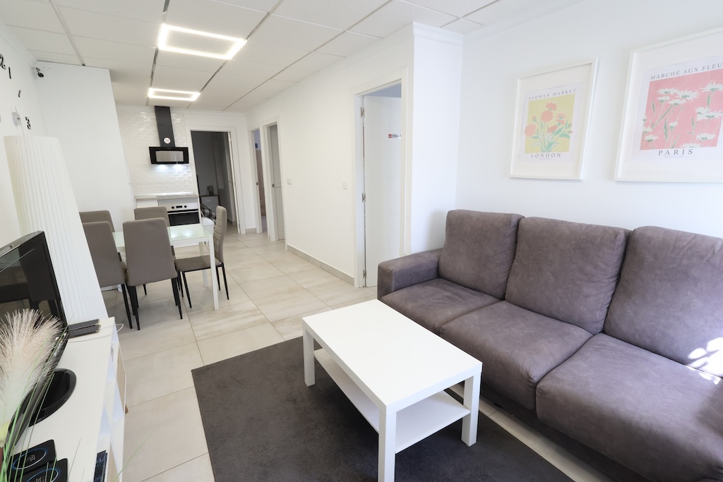 FULLY REFURBISHED BUNGALOW WITH 3 BEDROOMS, SOLARIUM AND SOLAR PANELS IN LA TORRETA II