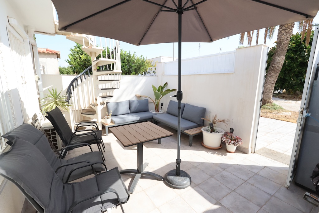 FULLY REFURBISHED BUNGALOW WITH 3 BEDROOMS, SOLARIUM AND SOLAR PANELS IN LA TORRETA II