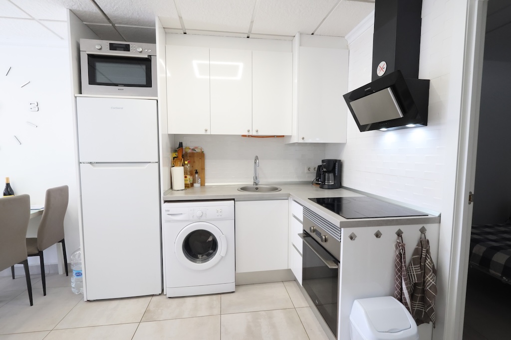 FULLY REFURBISHED BUNGALOW WITH 3 BEDROOMS, SOLARIUM AND SOLAR PANELS IN LA TORRETA II