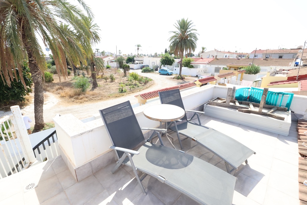 FULLY REFURBISHED BUNGALOW WITH 3 BEDROOMS, SOLARIUM AND SOLAR PANELS IN LA TORRETA II