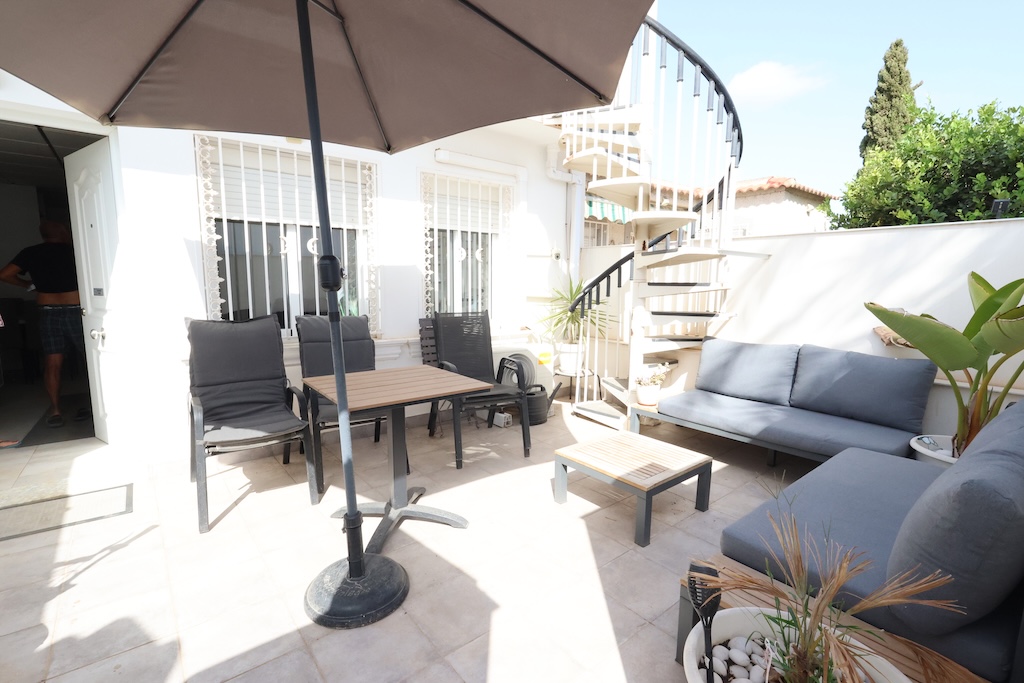 FULLY REFURBISHED BUNGALOW WITH 3 BEDROOMS, SOLARIUM AND SOLAR PANELS IN LA TORRETA II