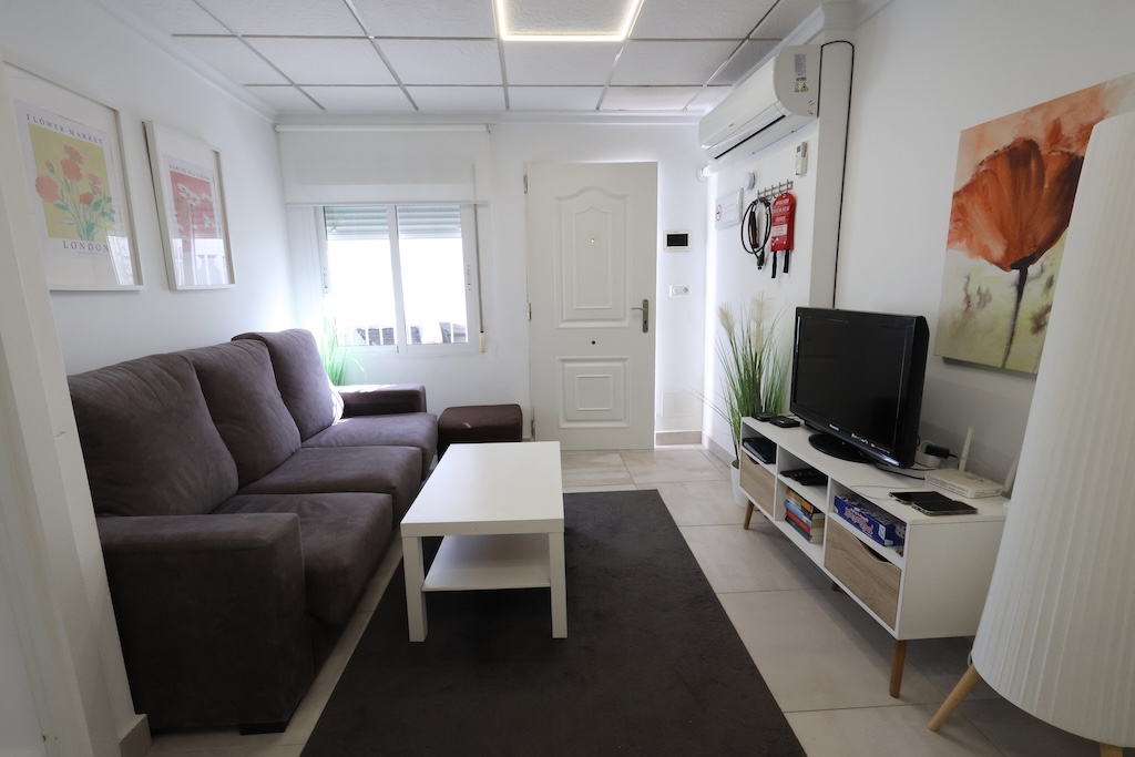 FULLY REFURBISHED BUNGALOW WITH 3 BEDROOMS, SOLARIUM AND SOLAR PANELS IN LA TORRETA II