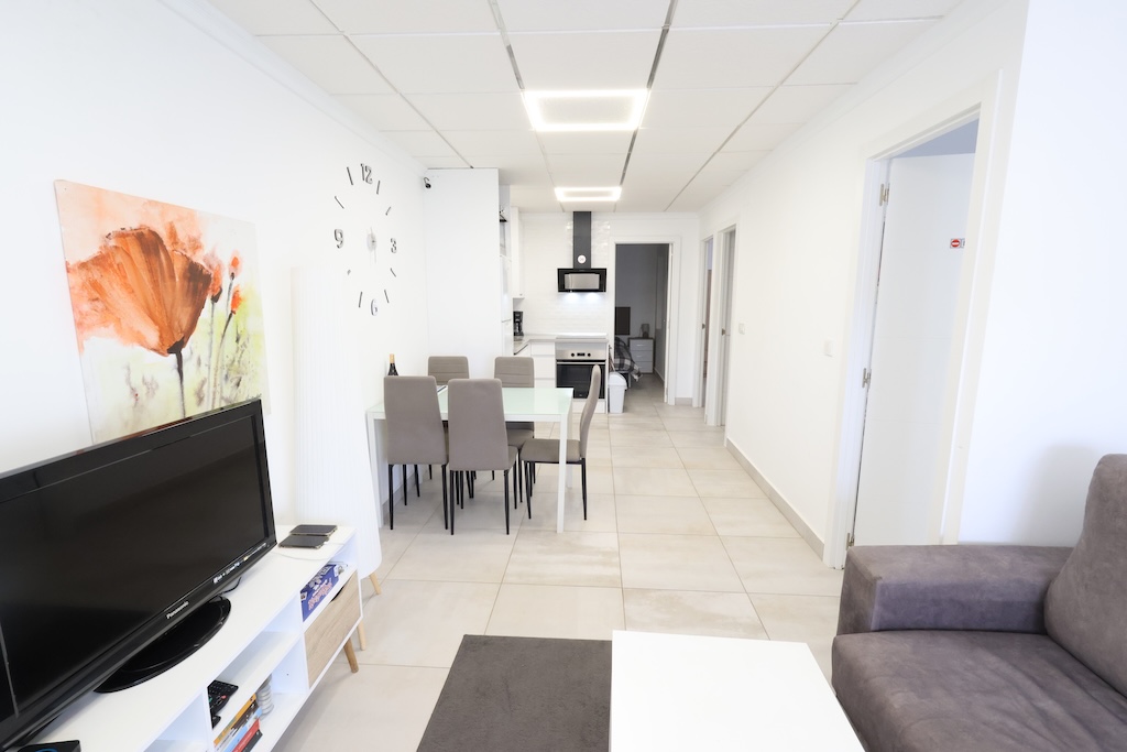 FULLY REFURBISHED BUNGALOW WITH 3 BEDROOMS, SOLARIUM AND SOLAR PANELS IN LA TORRETA II