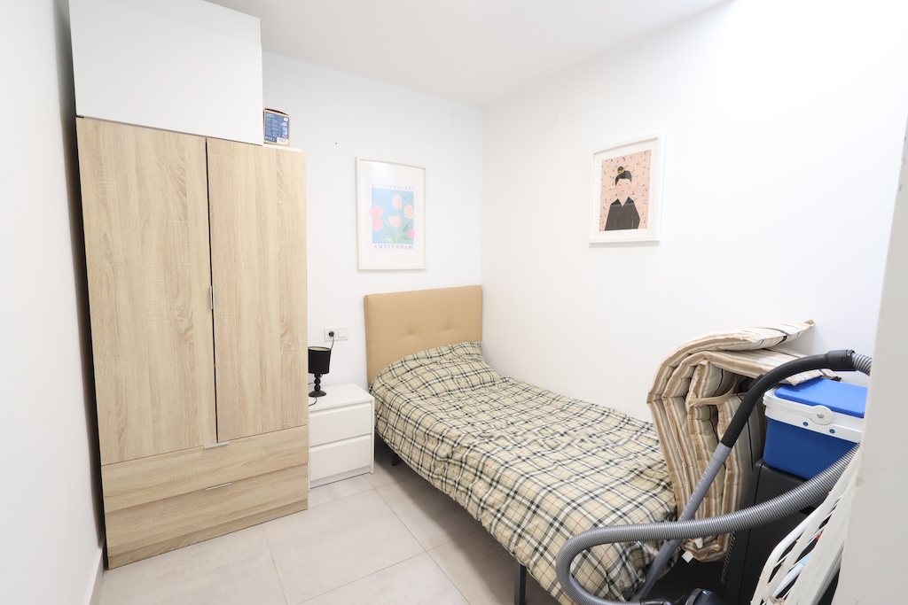 FULLY REFURBISHED BUNGALOW WITH 3 BEDROOMS, SOLARIUM AND SOLAR PANELS IN LA TORRETA II