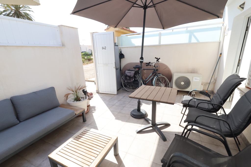 FULLY REFURBISHED BUNGALOW WITH 3 BEDROOMS, SOLARIUM AND SOLAR PANELS IN LA TORRETA II