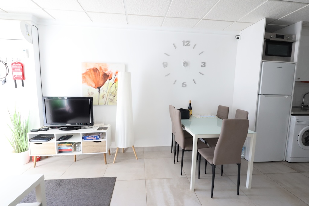 FULLY REFURBISHED BUNGALOW WITH 3 BEDROOMS, SOLARIUM AND SOLAR PANELS IN LA TORRETA II