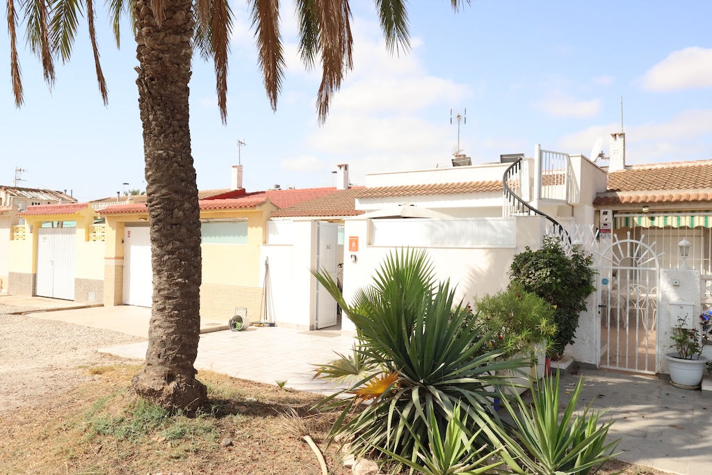 FULLY REFURBISHED BUNGALOW WITH 3 BEDROOMS, SOLARIUM AND SOLAR PANELS IN LA TORRETA II