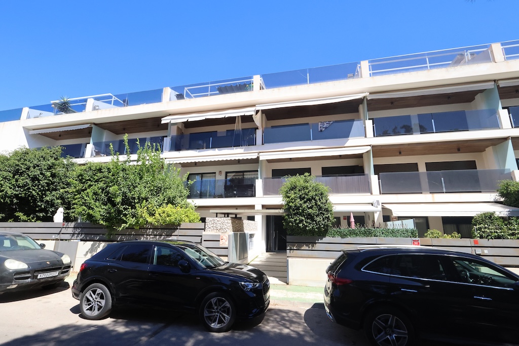 MODERN 2 BEDROOM APARTMENT WITH LARGE TERRACE, POOL AND GARAGE IN CAMPOAMOR