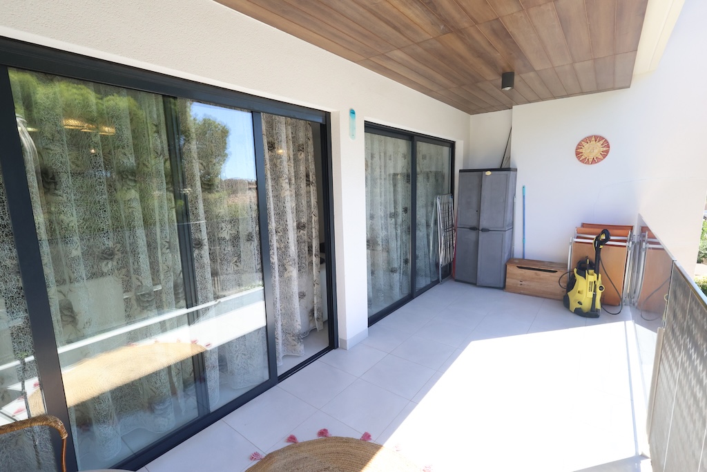 MODERN 2 BEDROOM APARTMENT WITH LARGE TERRACE, POOL AND GARAGE IN CAMPOAMOR