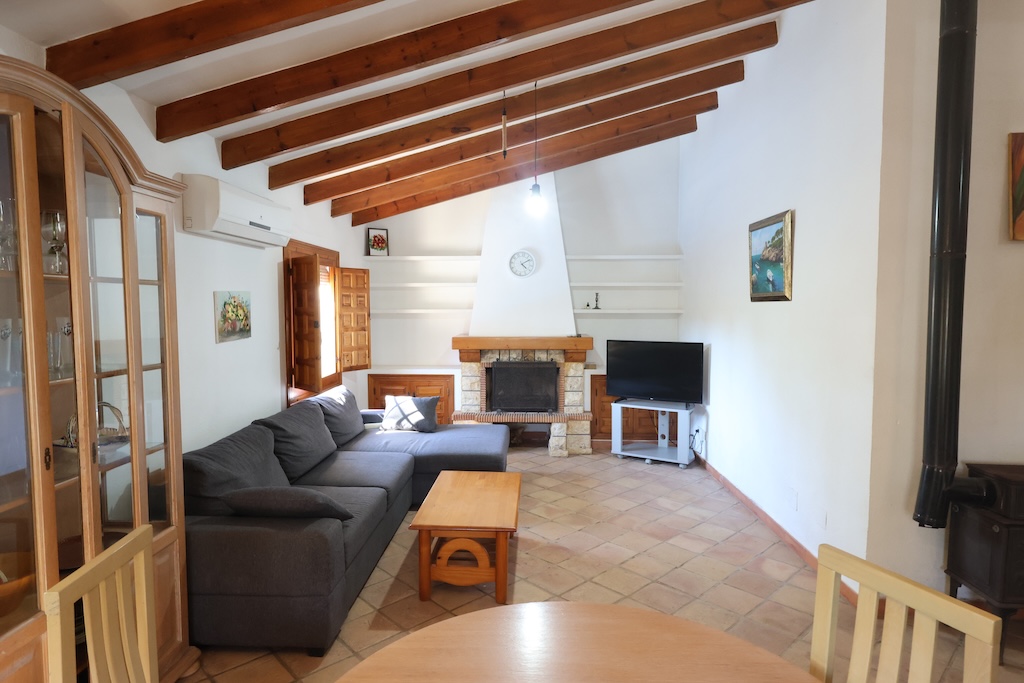 DETACHED CORNER VILLA WITH PRIVATE POOL, 4 BEDROOMS AND GARAGE IN CABO ROIG