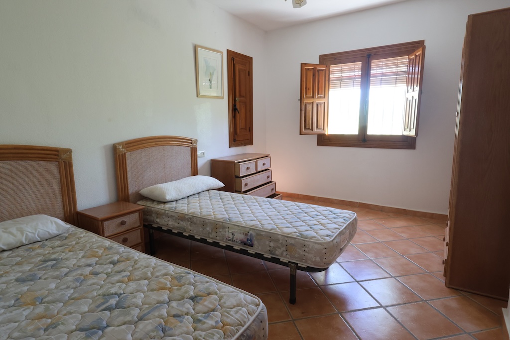 DETACHED CORNER VILLA WITH PRIVATE POOL, 4 BEDROOMS AND GARAGE IN CABO ROIG