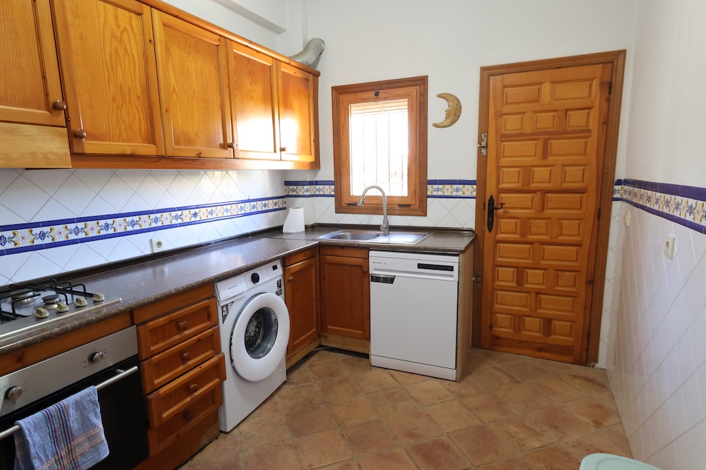 DETACHED CORNER VILLA WITH PRIVATE POOL, 4 BEDROOMS AND GARAGE IN CABO ROIG