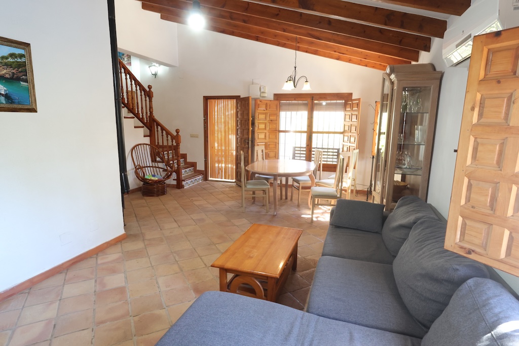 DETACHED CORNER VILLA WITH PRIVATE POOL, 4 BEDROOMS AND GARAGE IN CABO ROIG