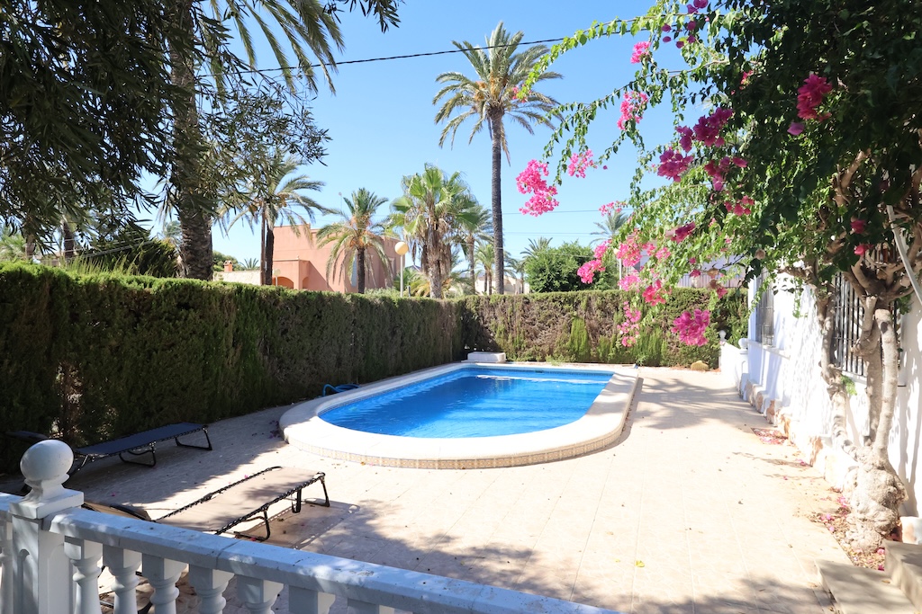 DETACHED CORNER VILLA WITH PRIVATE POOL, 4 BEDROOMS AND GARAGE IN CABO ROIG