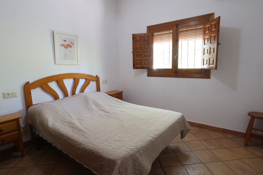 DETACHED CORNER VILLA WITH PRIVATE POOL, 4 BEDROOMS AND GARAGE IN CABO ROIG