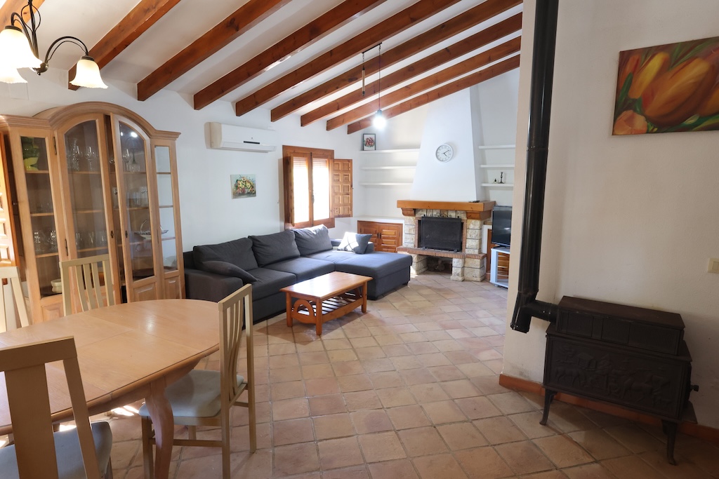 DETACHED CORNER VILLA WITH PRIVATE POOL, 4 BEDROOMS AND GARAGE IN CABO ROIG