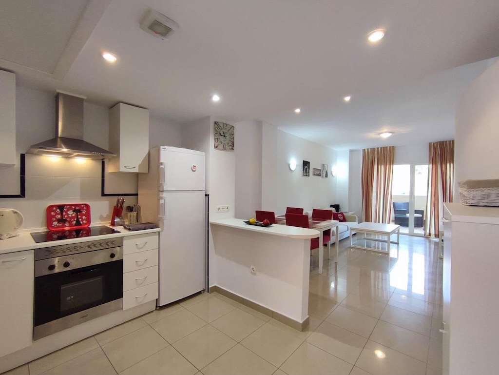 2-BEDROOM APARTMENT WITH LARGE TERRACE, POOL AND PARKING IN PLAYA FLAMENCA