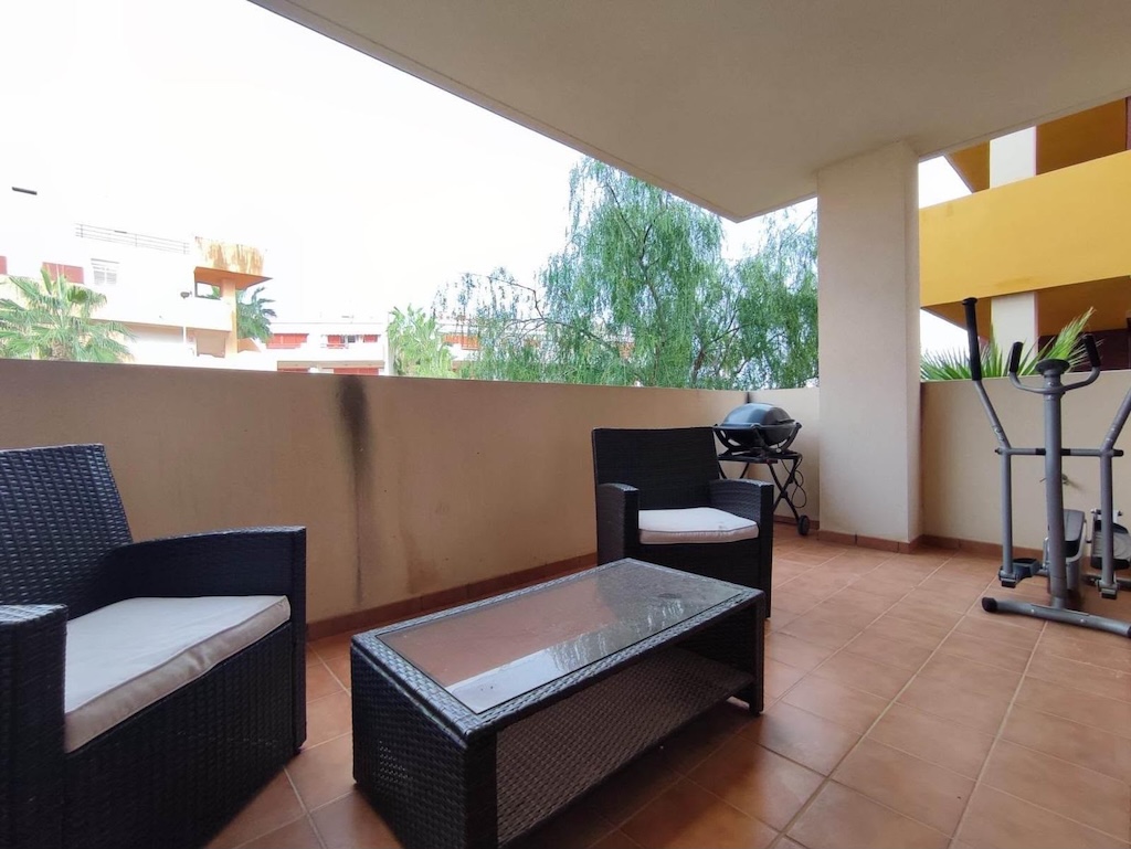 2-BEDROOM APARTMENT WITH LARGE TERRACE, POOL AND PARKING IN PLAYA FLAMENCA