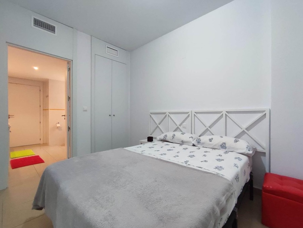 2-BEDROOM APARTMENT WITH LARGE TERRACE, POOL AND PARKING IN PLAYA FLAMENCA