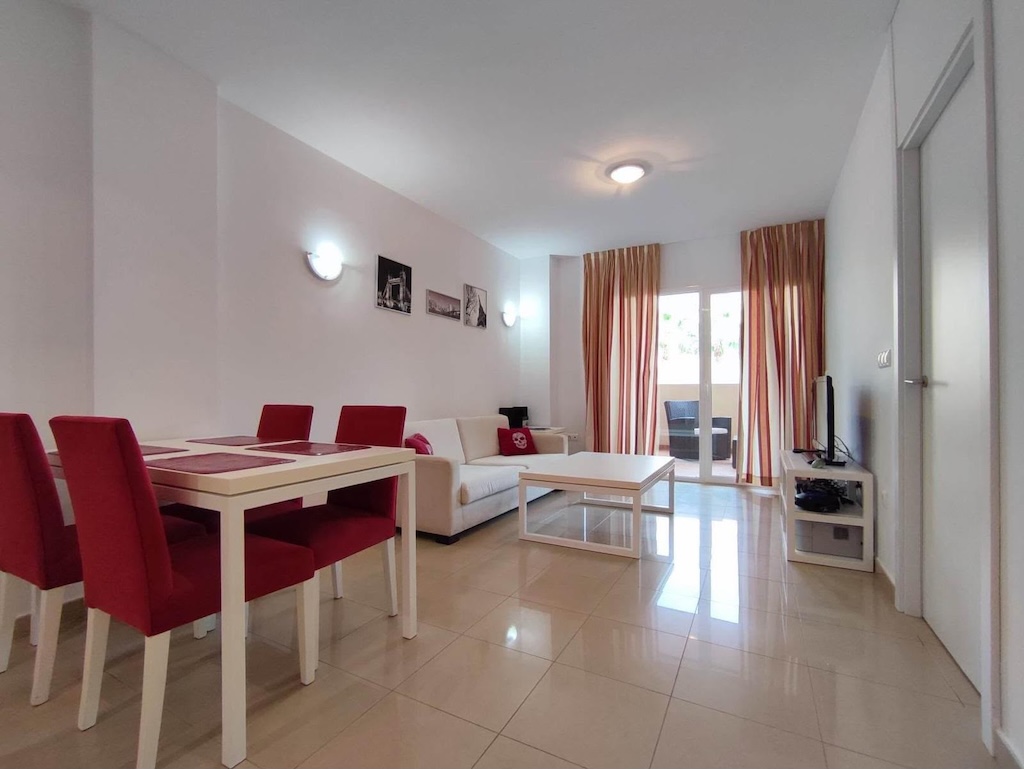 2-BEDROOM APARTMENT WITH LARGE TERRACE, POOL AND PARKING IN PLAYA FLAMENCA