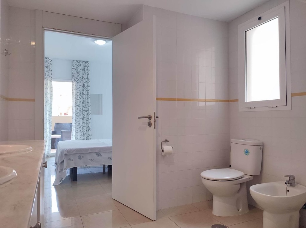 2-BEDROOM APARTMENT WITH LARGE TERRACE, POOL AND PARKING IN PLAYA FLAMENCA
