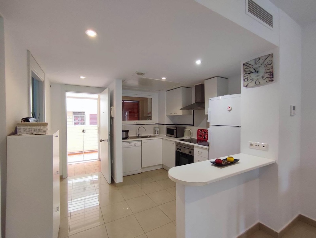 2-BEDROOM APARTMENT WITH LARGE TERRACE, POOL AND PARKING IN PLAYA FLAMENCA