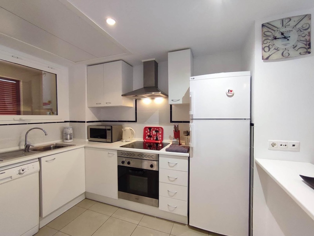 2-BEDROOM APARTMENT WITH LARGE TERRACE, POOL AND PARKING IN PLAYA FLAMENCA
