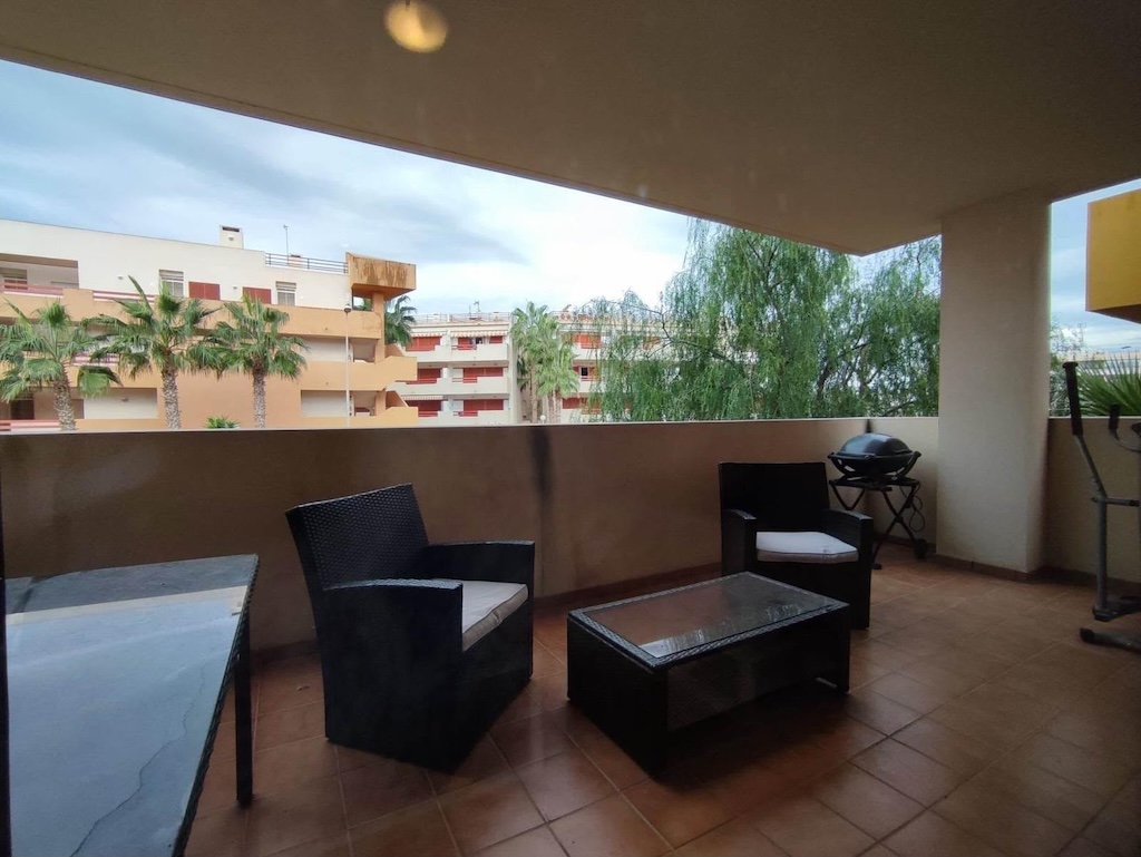 2-BEDROOM APARTMENT WITH LARGE TERRACE, POOL AND PARKING IN PLAYA FLAMENCA