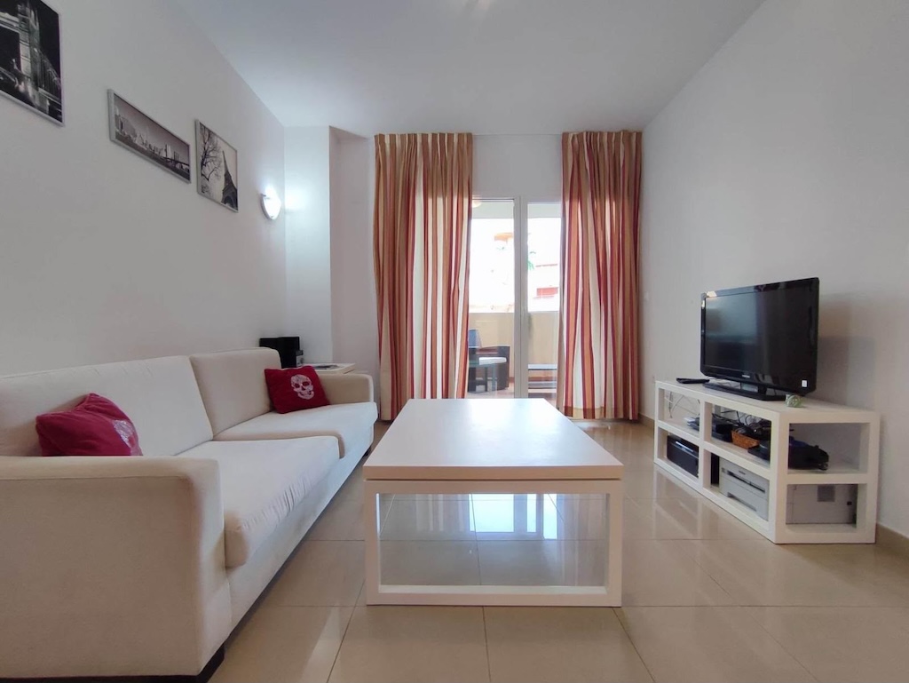 2-BEDROOM APARTMENT WITH LARGE TERRACE, POOL AND PARKING IN PLAYA FLAMENCA