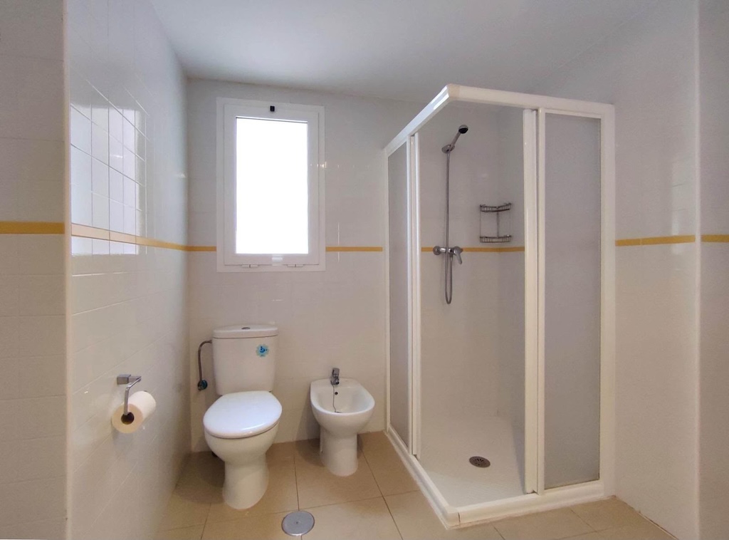 2-BEDROOM APARTMENT WITH LARGE TERRACE, POOL AND PARKING IN PLAYA FLAMENCA