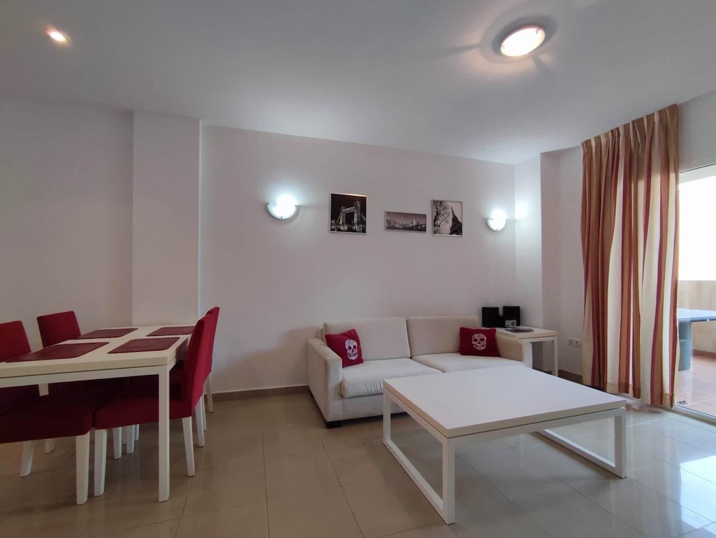 2-BEDROOM APARTMENT WITH LARGE TERRACE, POOL AND PARKING IN PLAYA FLAMENCA