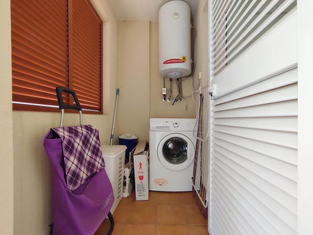 2-BEDROOM APARTMENT WITH LARGE TERRACE, POOL AND PARKING IN PLAYA FLAMENCA