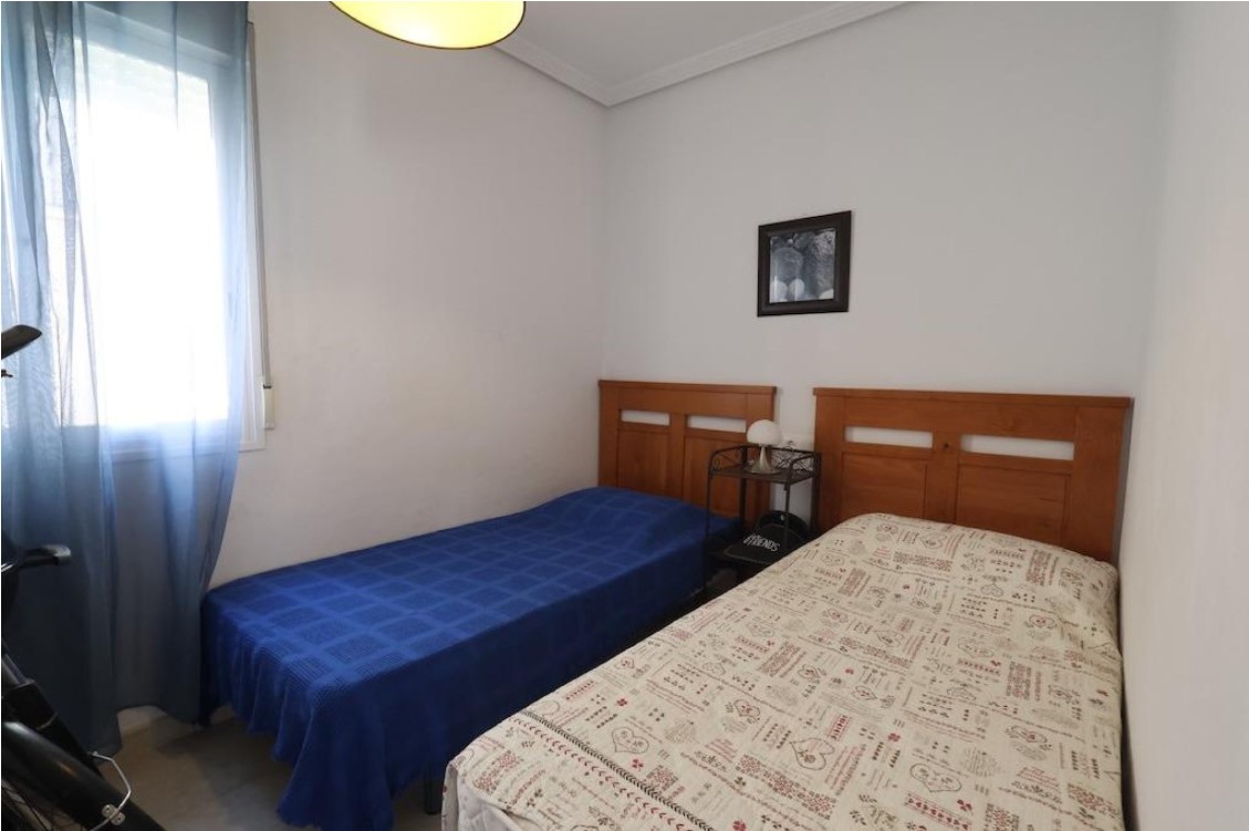 TOP FLOOR BUNGALOW WITH 50 M² PRIVATE SOLARIUM AND SEA VIEWS IN NEW WATERS