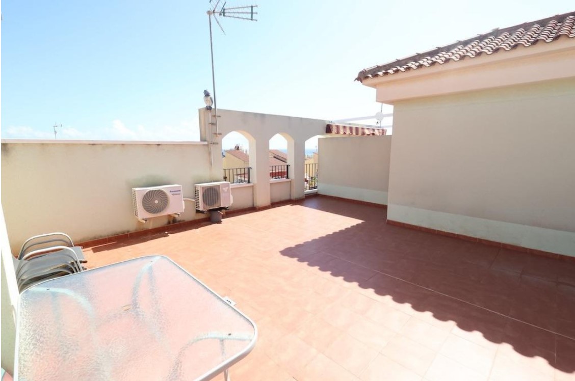 TOP FLOOR BUNGALOW WITH 50 M² PRIVATE SOLARIUM AND SEA VIEWS IN NEW WATERS