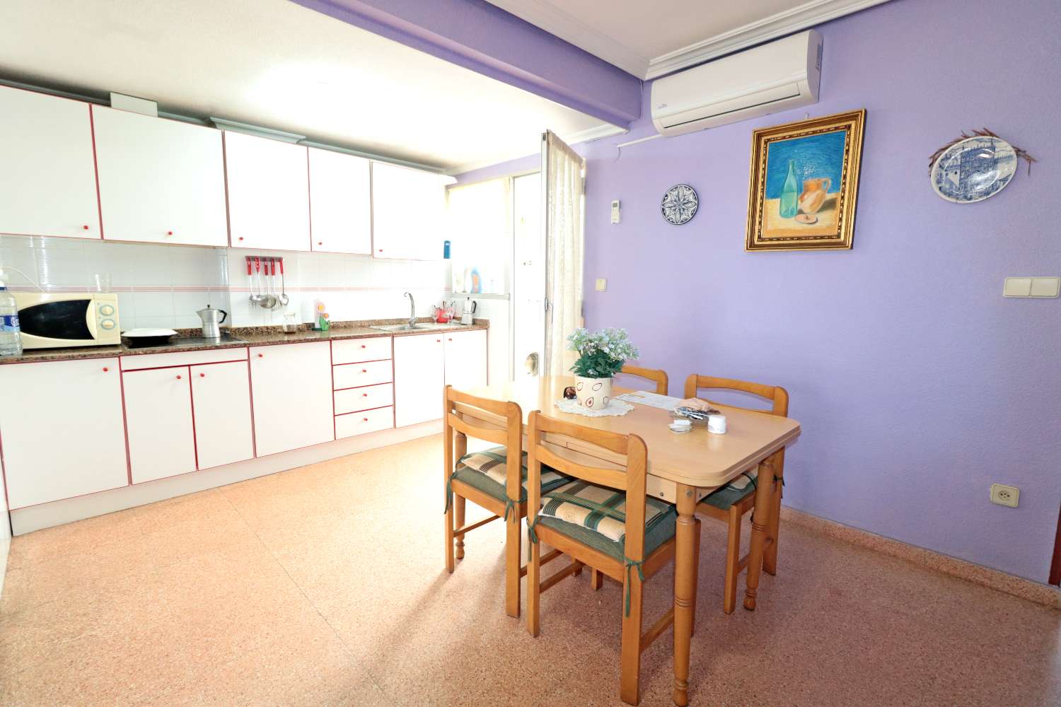 AMPLIO APARTAMENTO A 50 METROS DEL MAR CON VISTAS LATERALES Y ORIENTACIÓN SUROESTE EN ACEQUIÓN