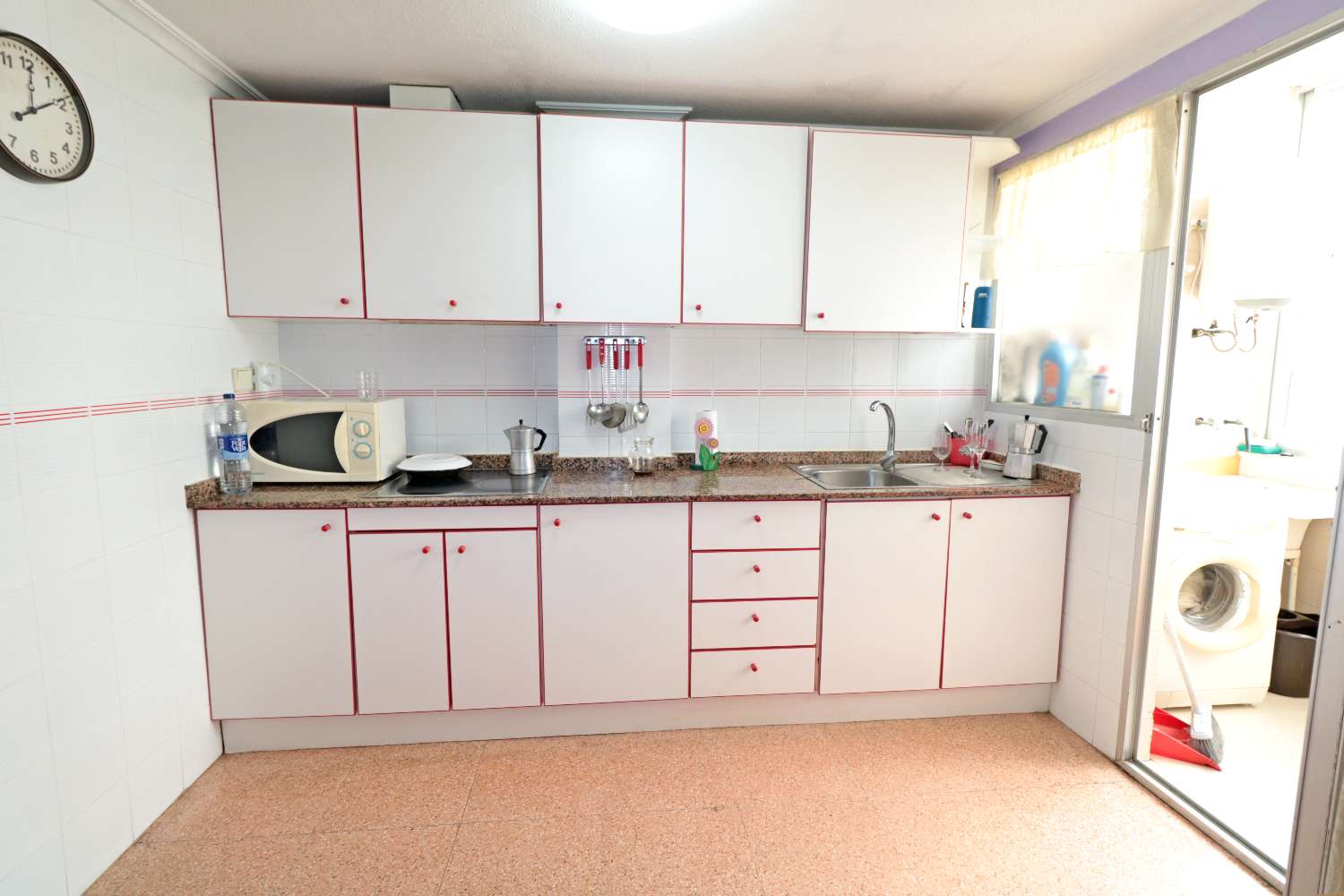 AMPLIO APARTAMENTO A 50 METROS DEL MAR CON VISTAS LATERALES Y ORIENTACIÓN SUROESTE EN ACEQUIÓN
