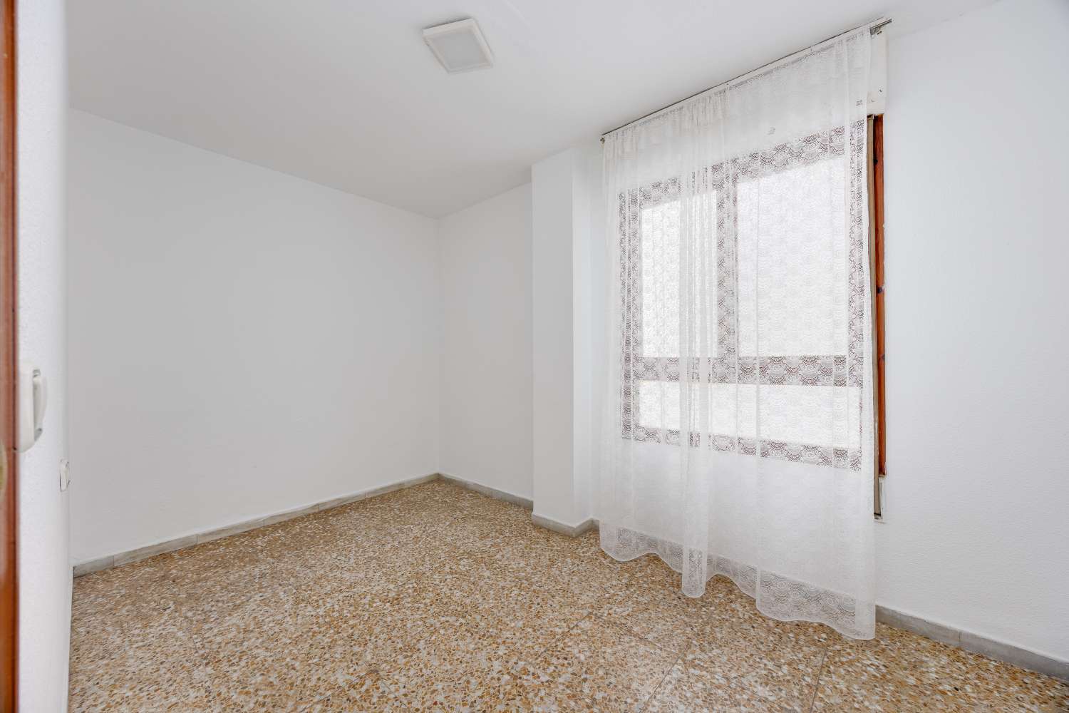AMPLIO APARTAMENTO CON VISTAS AL MAR Y ORIENTACIÓN SUR A 100 METROS DE LA PLAYA DEL ACEQUIÓN