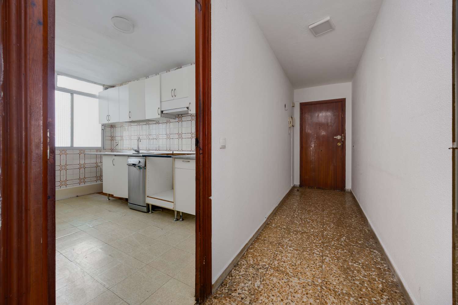 AMPLIO APARTAMENTO CON VISTAS AL MAR Y ORIENTACIÓN SUR A 100 METROS DE LA PLAYA DEL ACEQUIÓN