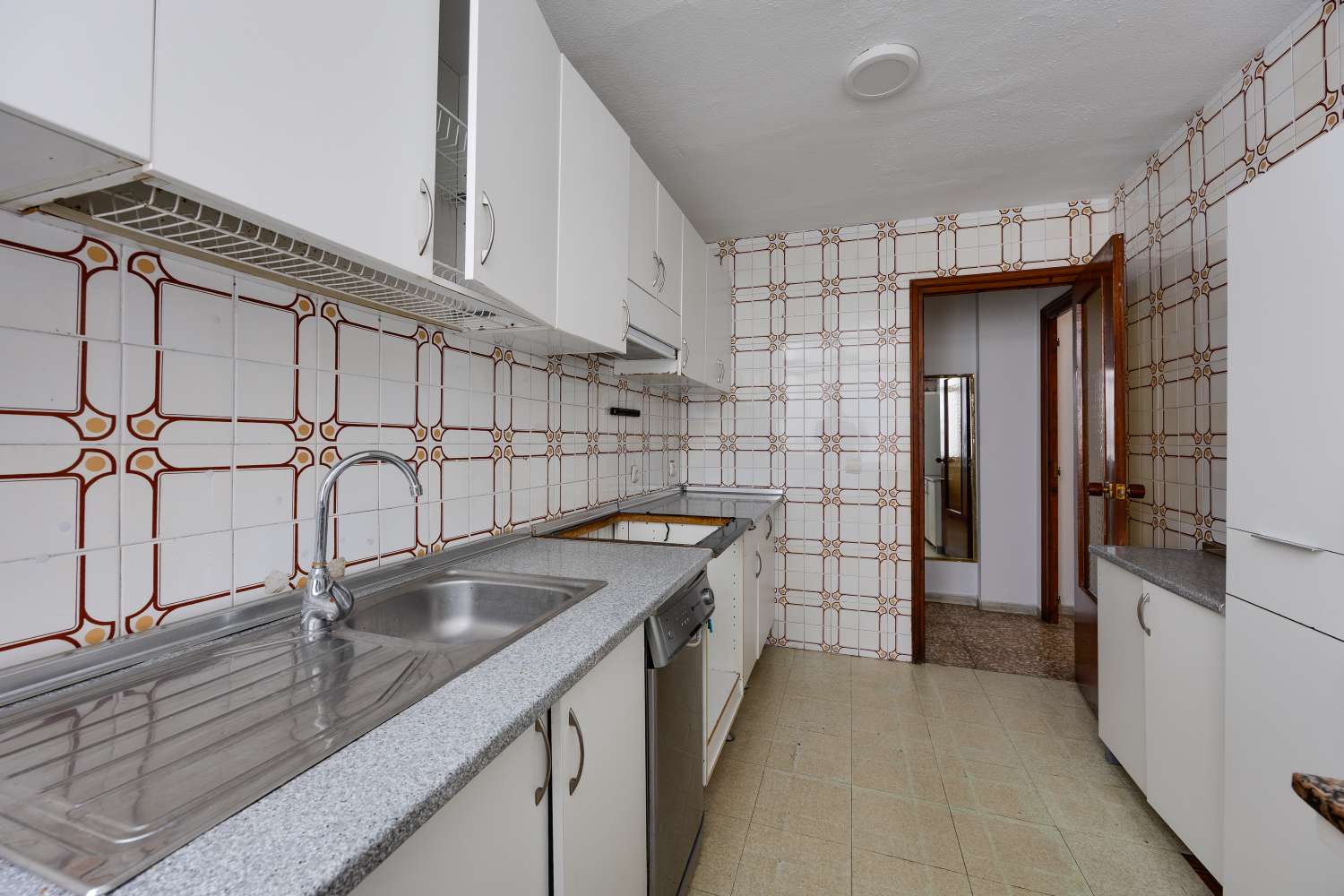 AMPLIO APARTAMENTO CON VISTAS AL MAR Y ORIENTACIÓN SUR A 100 METROS DE LA PLAYA DEL ACEQUIÓN