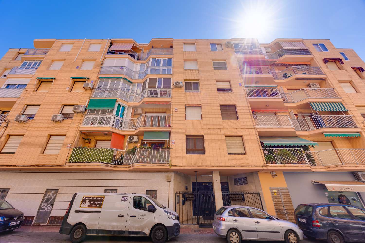 AMPLIO APARTAMENTO CON VISTAS AL MAR Y ORIENTACIÓN SUR A 100 METROS DE LA PLAYA DEL ACEQUIÓN