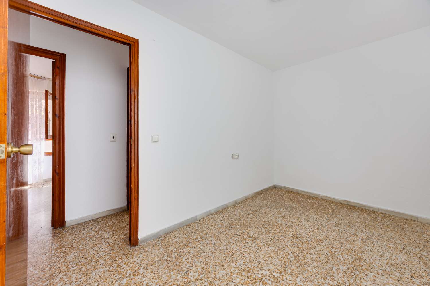 AMPLIO APARTAMENTO CON VISTAS AL MAR Y ORIENTACIÓN SUR A 100 METROS DE LA PLAYA DEL ACEQUIÓN