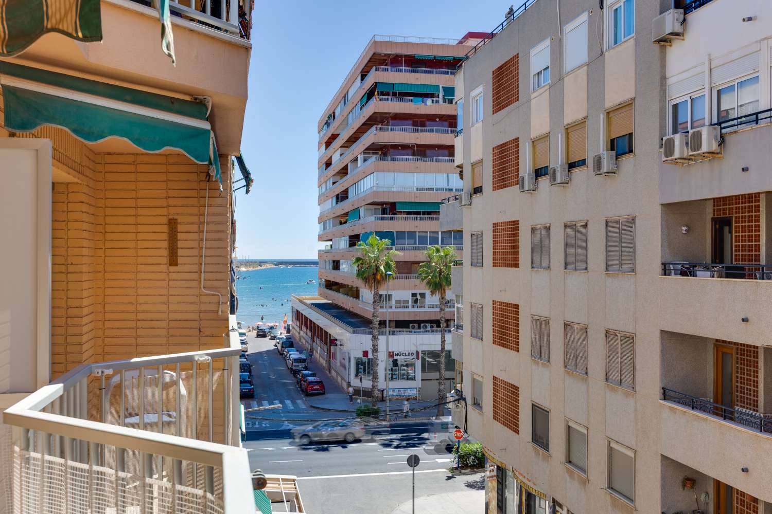 AMPLIO APARTAMENTO CON VISTAS AL MAR Y ORIENTACIÓN SUR A 100 METROS DE LA PLAYA DEL ACEQUIÓN