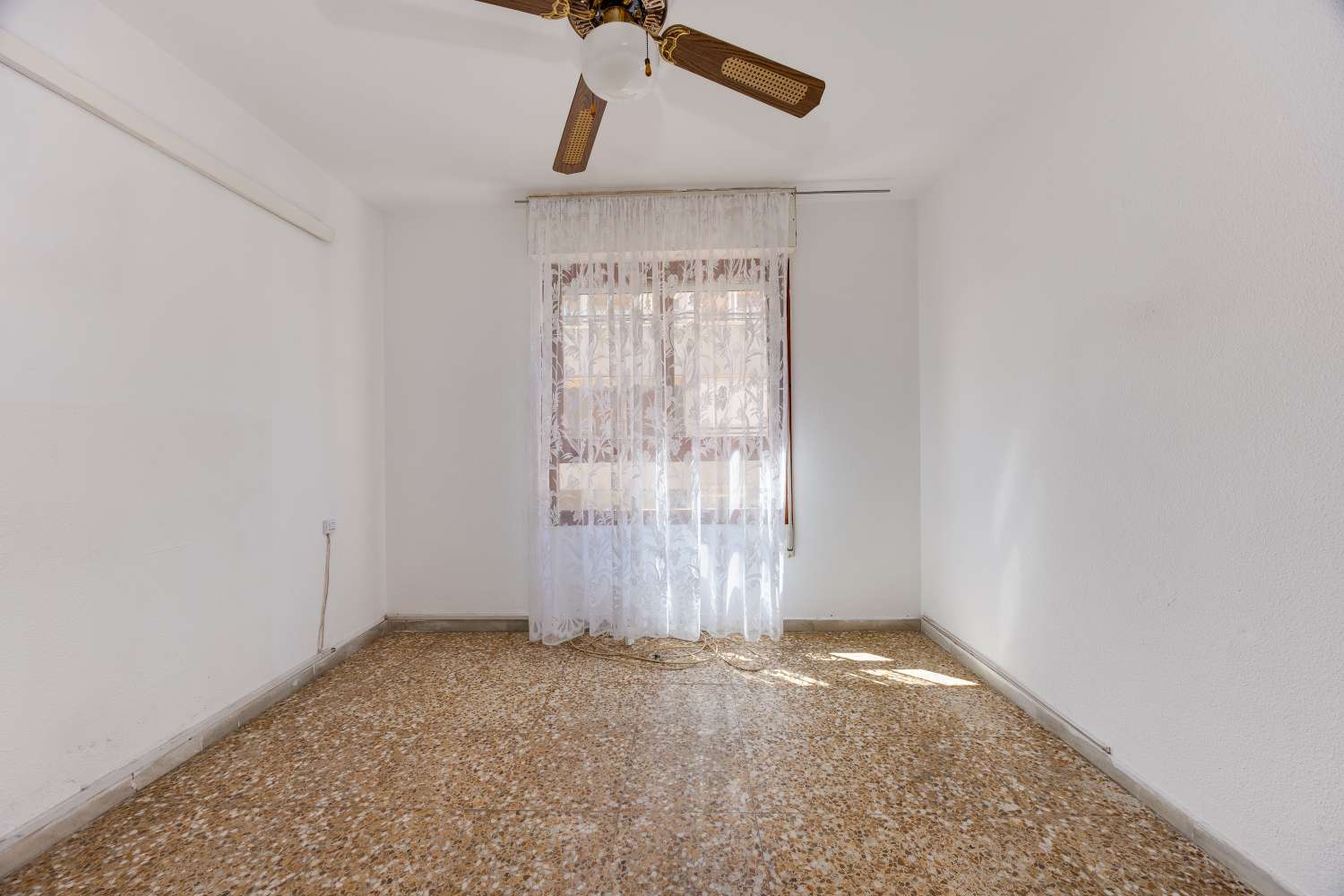 AMPLIO APARTAMENTO CON VISTAS AL MAR Y ORIENTACIÓN SUR A 100 METROS DE LA PLAYA DEL ACEQUIÓN
