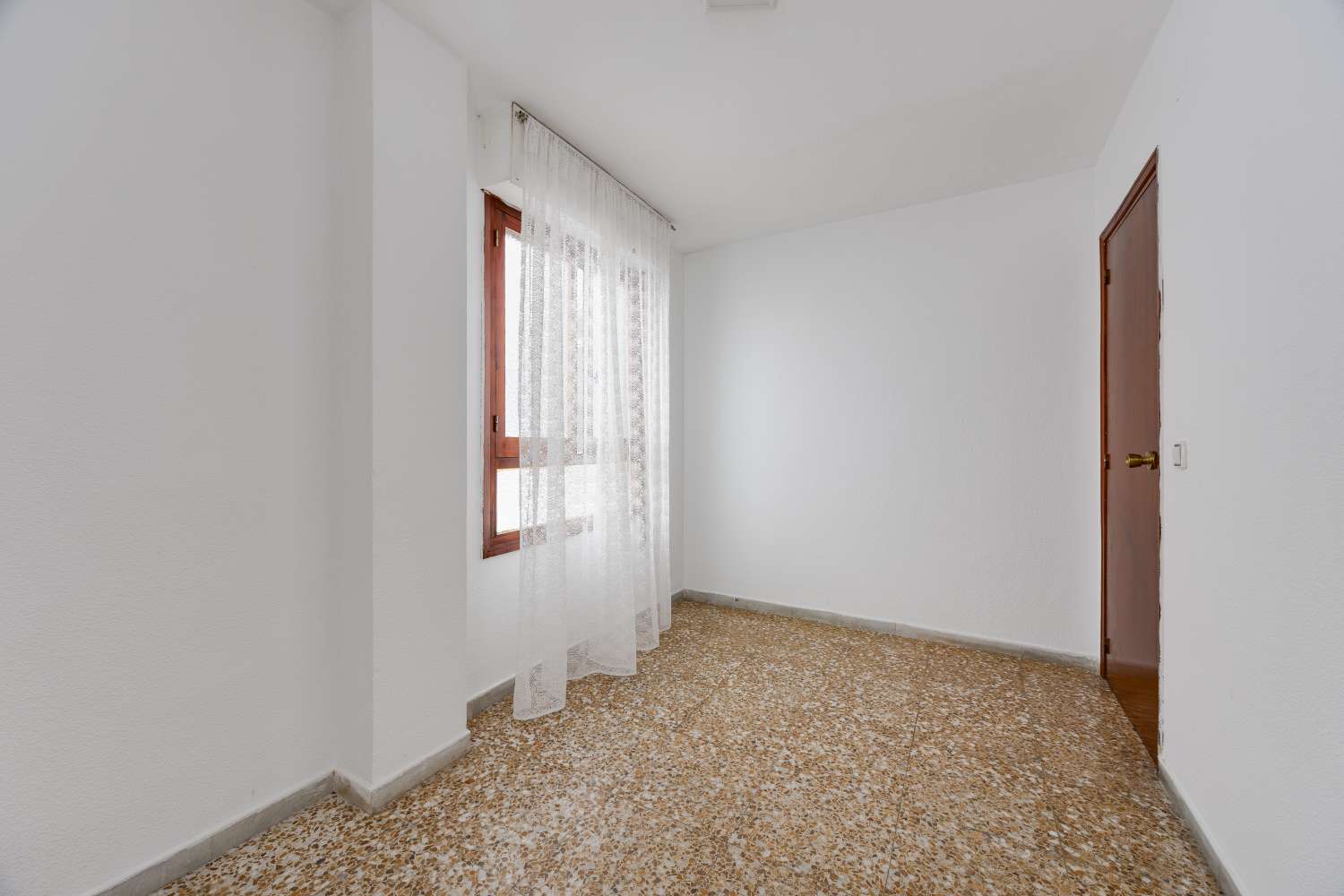 AMPLIO APARTAMENTO CON VISTAS AL MAR Y ORIENTACIÓN SUR A 100 METROS DE LA PLAYA DEL ACEQUIÓN