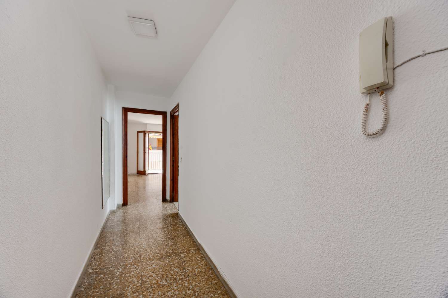 AMPLIO APARTAMENTO CON VISTAS AL MAR Y ORIENTACIÓN SUR A 100 METROS DE LA PLAYA DEL ACEQUIÓN