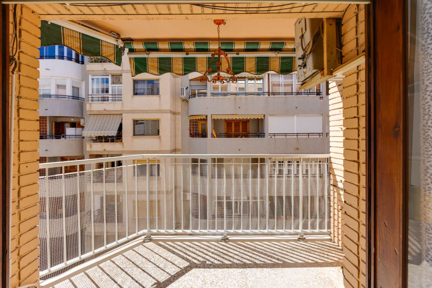 AMPLIO APARTAMENTO CON VISTAS AL MAR Y ORIENTACIÓN SUR A 100 METROS DE LA PLAYA DEL ACEQUIÓN
