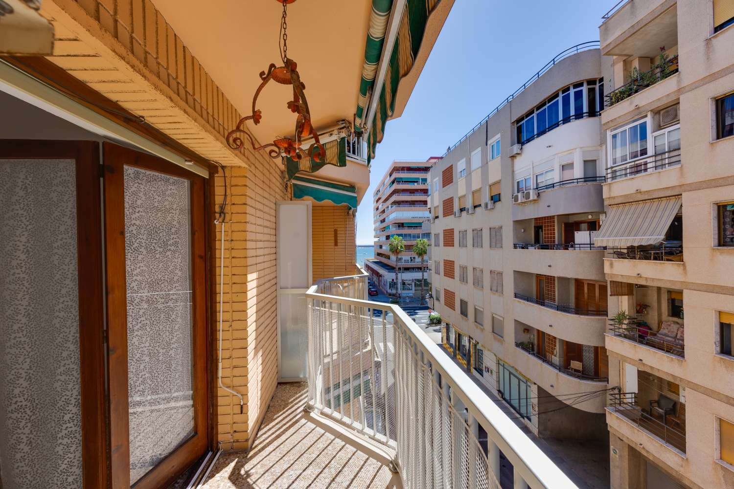 AMPLIO APARTAMENTO CON VISTAS AL MAR Y ORIENTACIÓN SUR A 100 METROS DE LA PLAYA DEL ACEQUIÓN