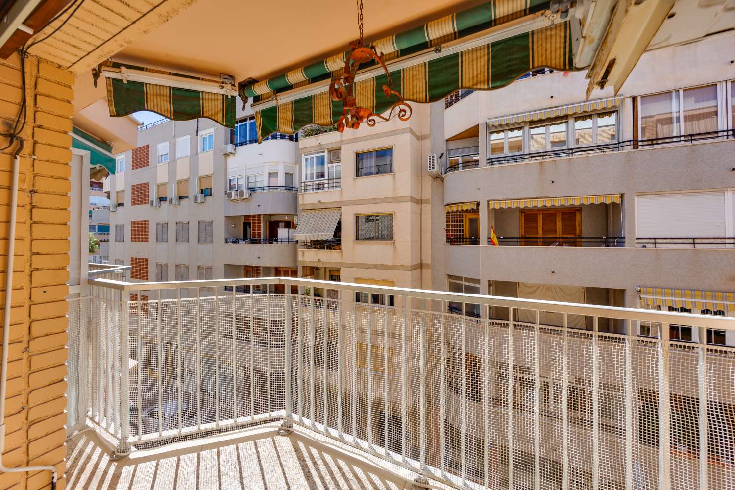 AMPLIO APARTAMENTO CON VISTAS AL MAR Y ORIENTACIÓN SUR A 100 METROS DE LA PLAYA DEL ACEQUIÓN