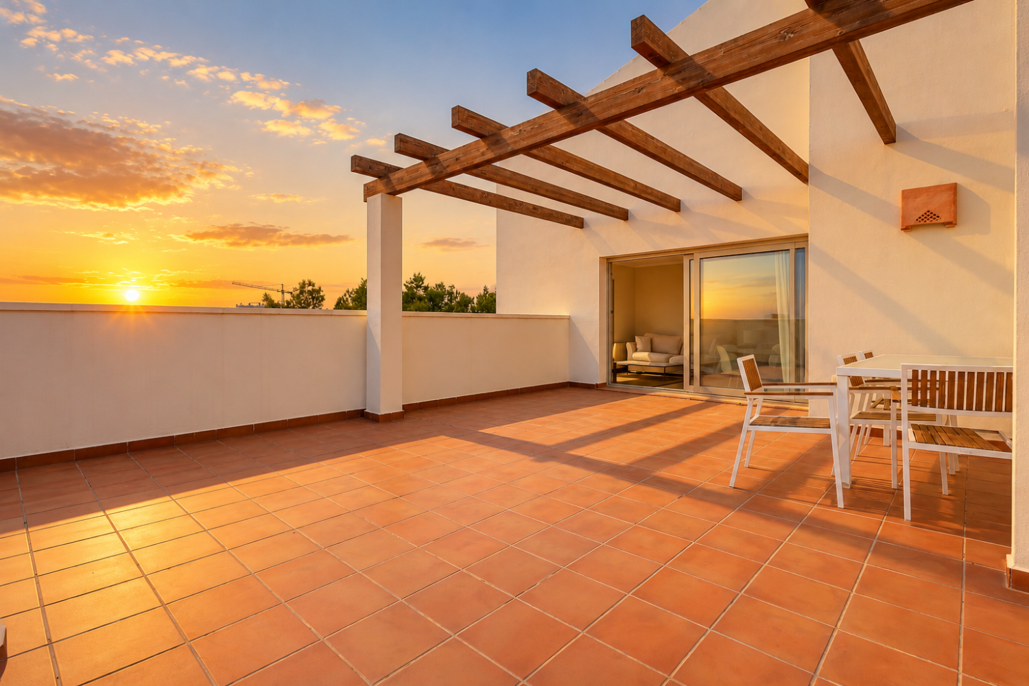 EXCLUSIVO ÁTICO CON TERRAZA DE 37 M², VISTAS AL MAR, GARAJE Y TRASTERO EN LAS COLINAS GOLF